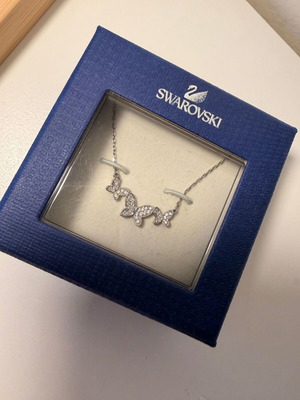 Swarovski necklace with butterflies like new, silver