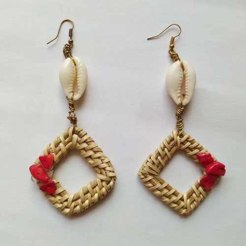 Handmade summer long earrings with natural shells and bamboo square