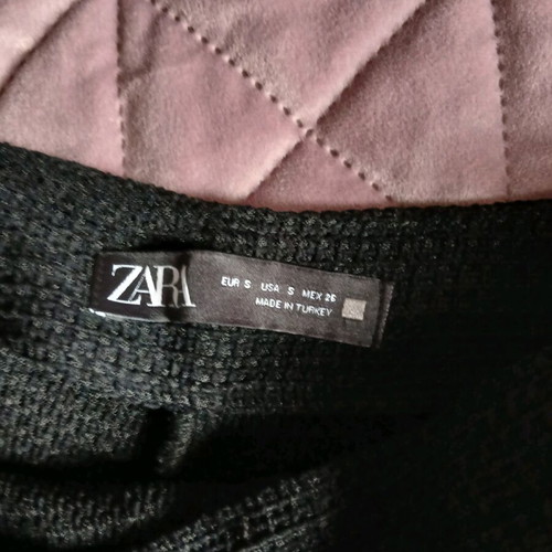 Zara skirt black with gold buttons like new, size S
