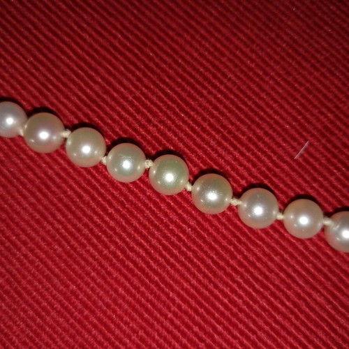 Pearl necklace used white with silver clasp