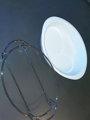 Heat-resistant serving dish new with white base
