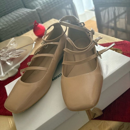 Box Shoes ballerinas used, nude patent leather, size 40
