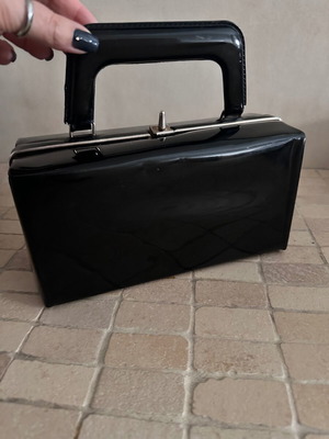 Vintage patent leather hand bag like new black