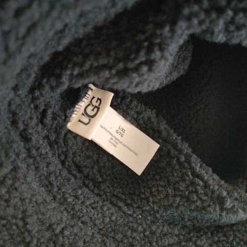 Ugg reversible bucket hat women’s size L/Xl new black