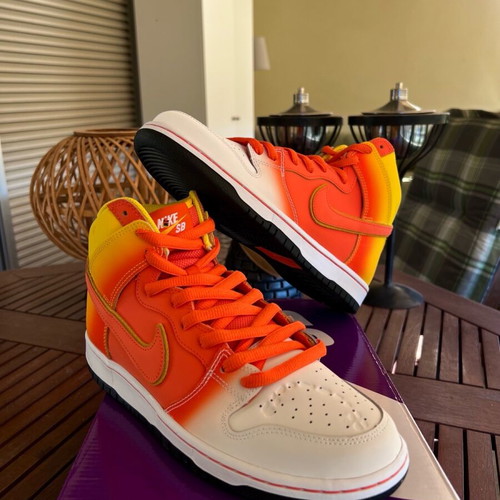 Nike Dunk High SB Sweet Tooth new, size 43, multicolor orange