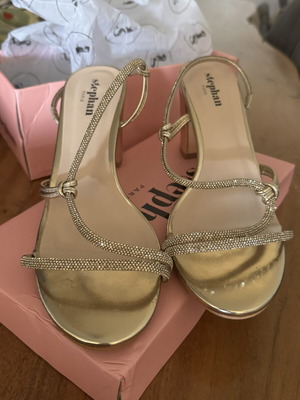 Γυναικεία πέδιλα Stephan Shoes σαν καινούργια, χρυσαφί, μέγεθος 39, τακούνι 8 εκ.
