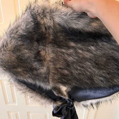Synthetic fur stole, Mad Hat