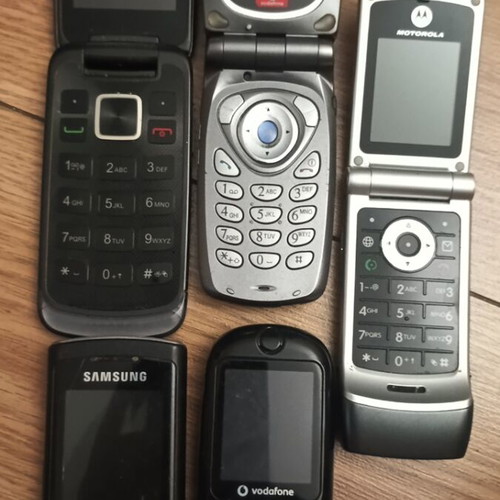 Mobile phones used, pack of 23 various models, no chargers