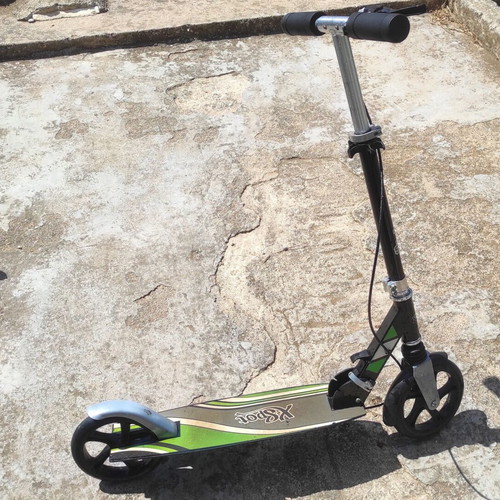 XSpot kids scooter used with handbrake for ages 7+