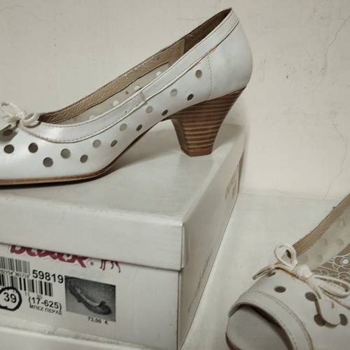 Boxer soft women's beige pearl leather pumps size 39 like new