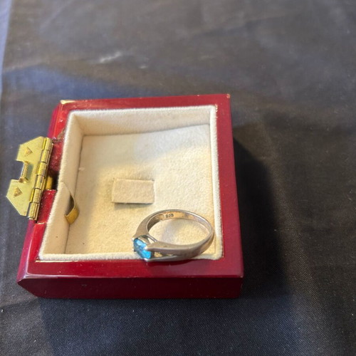 Silver 925 ring like new with blue stone
