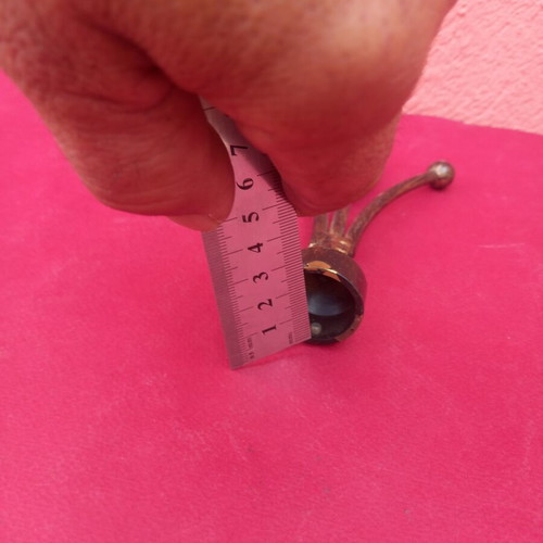 Metal finial