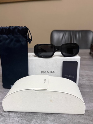 Prada sunglasses black like new