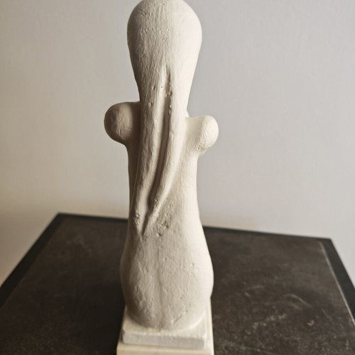 Decorative sculpture like new with marble base, 28 cm tall