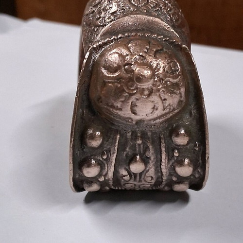 Engagement bracelet used, old bronze
