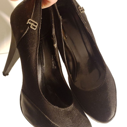 Black pumps size 38 used with wear