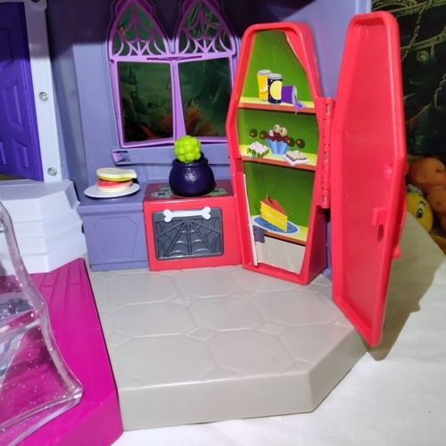Vampirina Scare B&B Dollhouse used, missing pieces