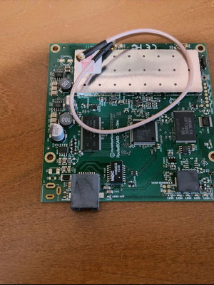 Mikrotik Routerboard RB711-5Hn used with 11dbi antenna