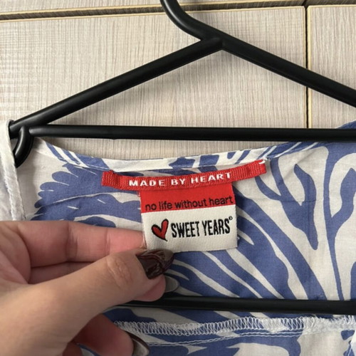 Summer blouse like new, sleeveless with print, size M