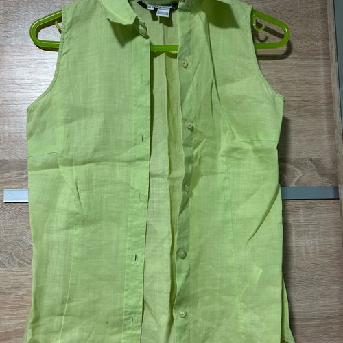 Zara sleeveless shirt green like new, size S