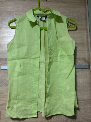 Zara sleeveless shirt green like new, size S