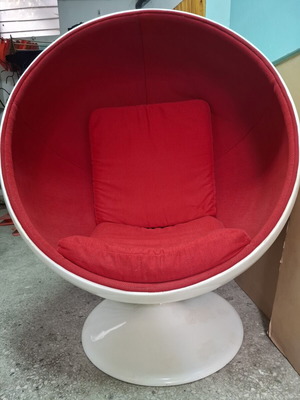 Armchair like new, height 130 cm, red fabric