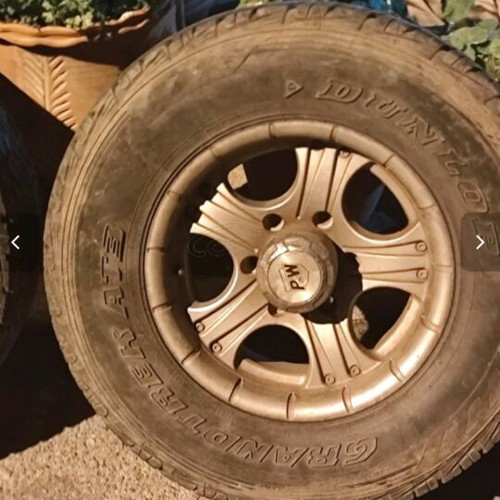 Aluminum rims for Mazda B2600 like new with hubcaps and security bolts