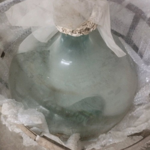 Very large demijohn