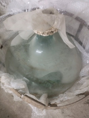 Very large demijohn