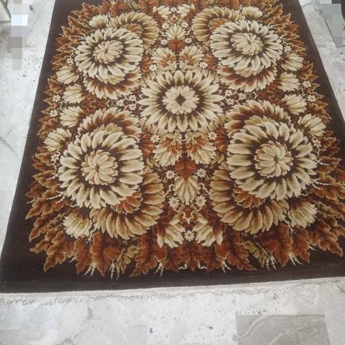 Classic machine-made rug used, dimensions 1.94x2.37 m