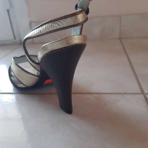 Leather sandals gold like new
