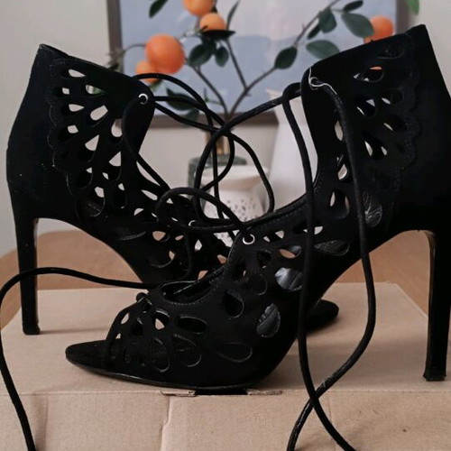 Zara black sandal like new, size 39