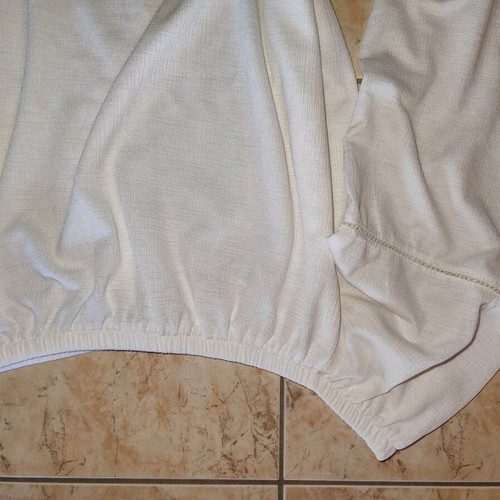 White Pull & Bear blouse like new with off-shoulder and 3/4 sleeve size M