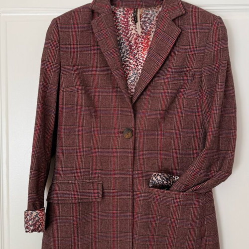 Manila Grace women's blazer size 46, like new, burgundy plaid with satin lining