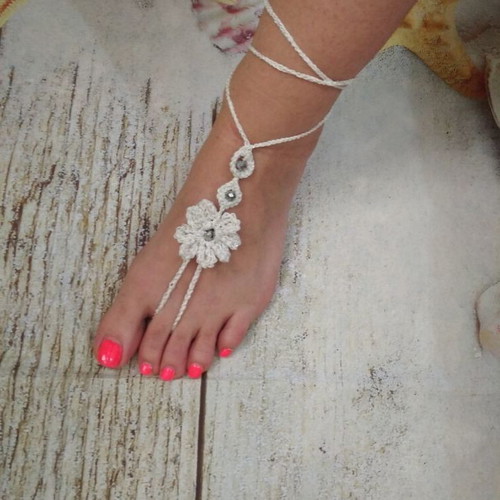 Jewellery *Barefoot* for feet white color. Kainurya.