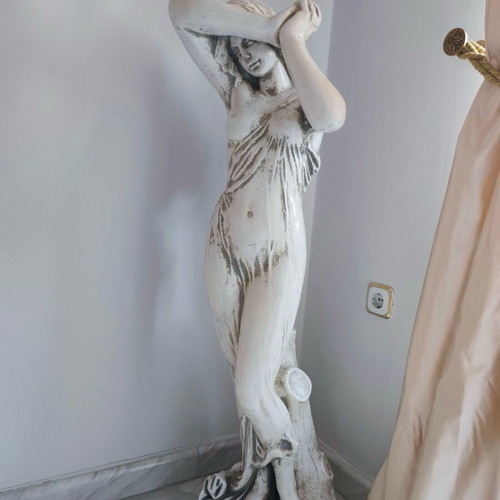 Female figure statue like new