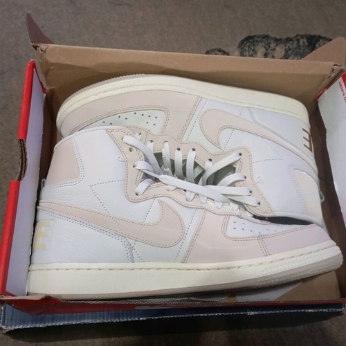 Nike Terminator sneakers size 44 like new, white beige
