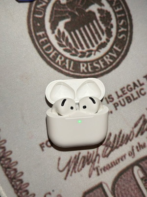 Air Pods 4 like new without cancellation