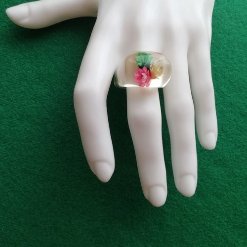 Blown glass ring new with dried flowers and sand shade