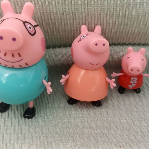 Peppa miniatures with Daddy Pig and Mummy Pig like new