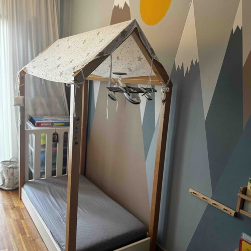 Casababy convertible baby cot like new with mattress and protective cover