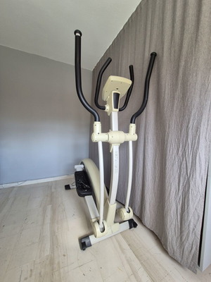 Kettler Rivo P elliptical trainer used with 16 resistance levels and 12 programs