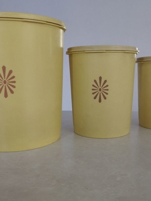 Tupperware Servalier vintage set of 3 airtight containers like new