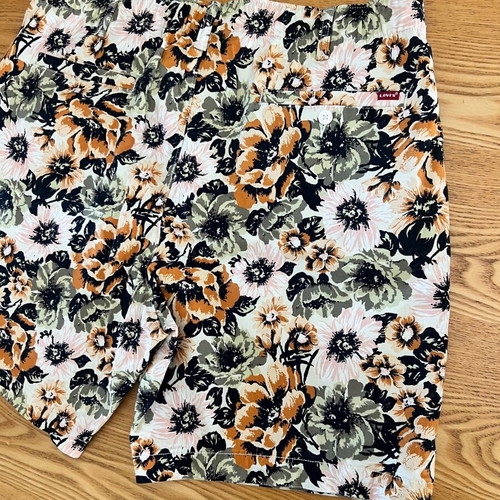 Levi's floral bermuda shorts XL like new, multicolor
