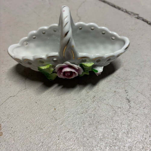 Small decorative porcelain basket like new