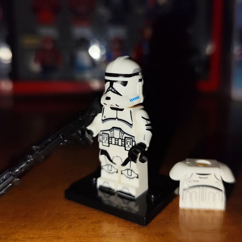 Clone Trooper (Phase 2) figure like new with base and blaster