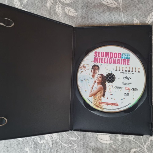 Slumdog Millionaire DVD like new, social drama romance