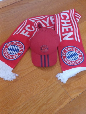 Σετ κασκόλ και καπέλο FC Bayern München σαν καινούργιο, παιδικό one size
