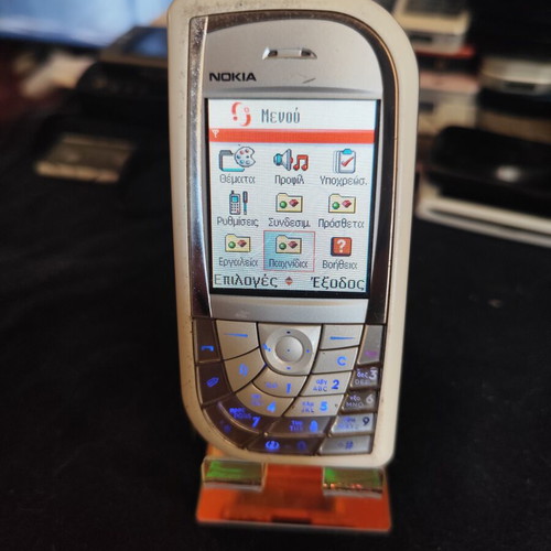 Nokia 7610 mobile phone with memory card, white