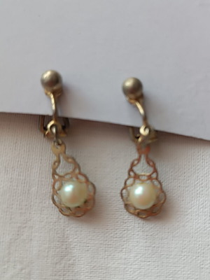 Vintage metal earrings with pearl and clip fastening